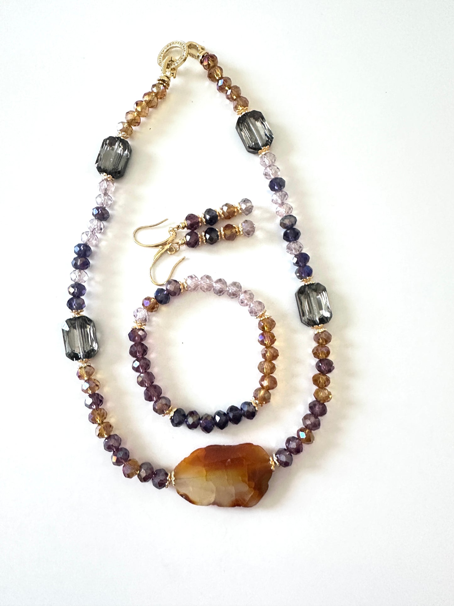 Golden Twilight Jewelry Set – 18k Gold-Plated Necklace, Bracelet & Earrings with Agate and Crystal Beads (3-Piece Set)