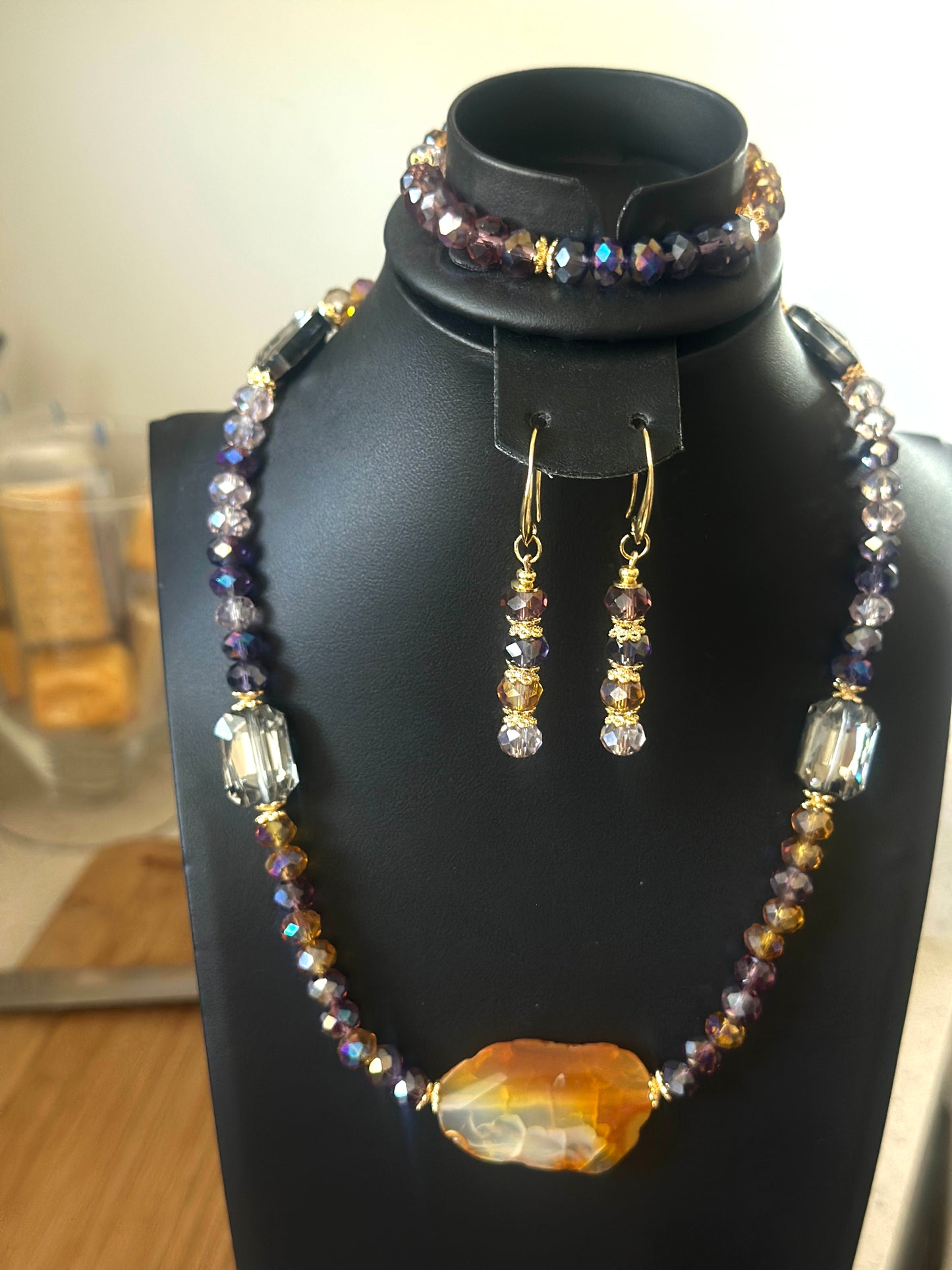 Golden Twilight Jewelry Set – 18k Gold-Plated Necklace, Bracelet & Earrings with Agate and Crystal Beads (3-Piece Set)
