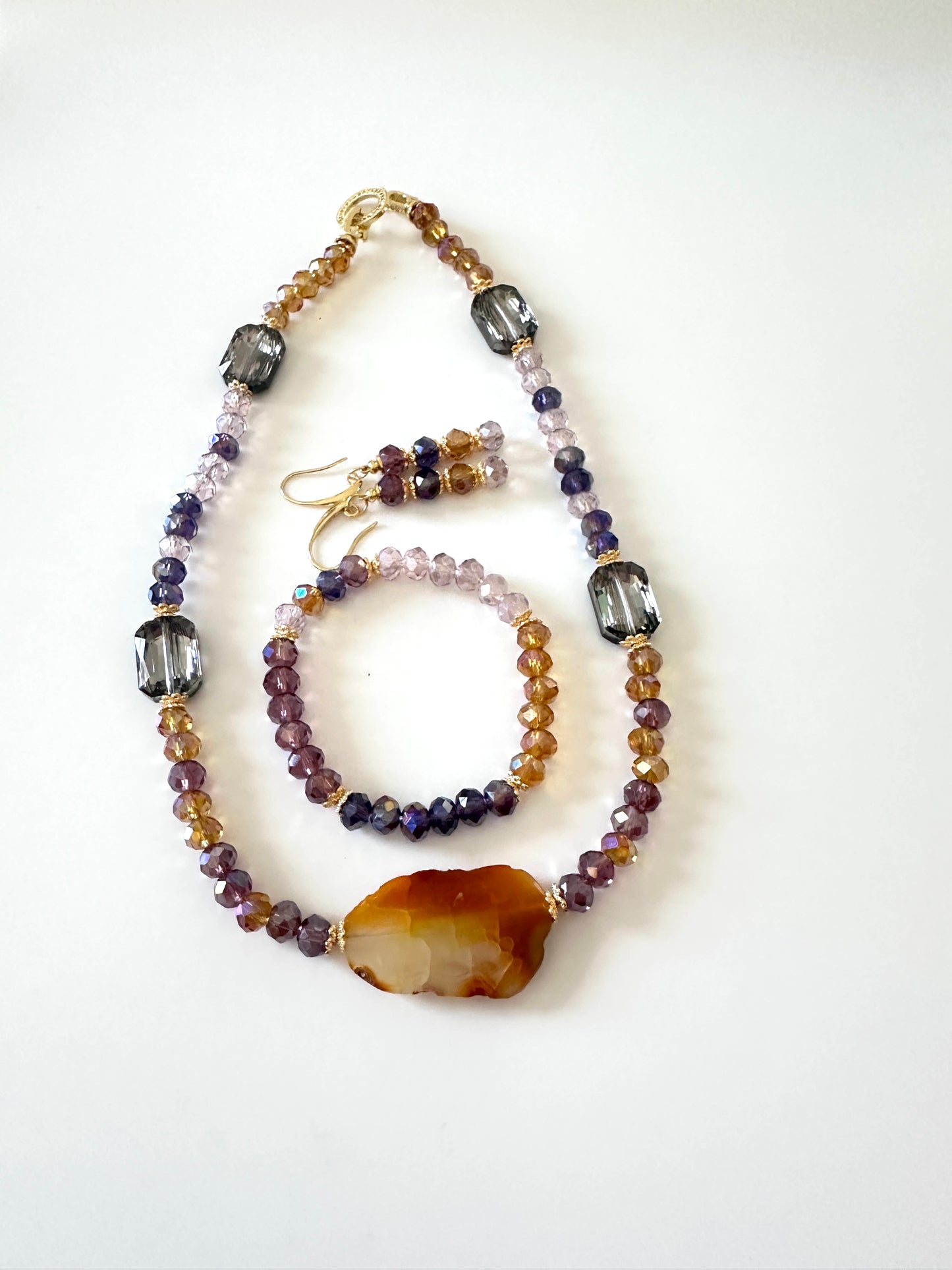 Golden Twilight Jewelry Set – 18k Gold-Plated Necklace, Bracelet & Earrings with Agate and Crystal Beads (3-Piece Set)