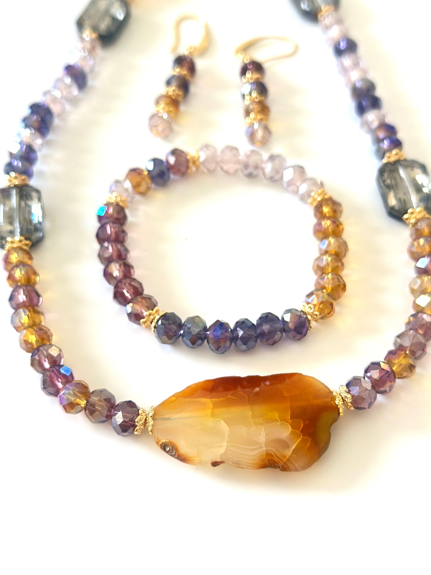 Golden Twilight Jewelry Set – 18k Gold-Plated Necklace, Bracelet & Earrings with Agate and Crystal Beads (3-Piece Set)