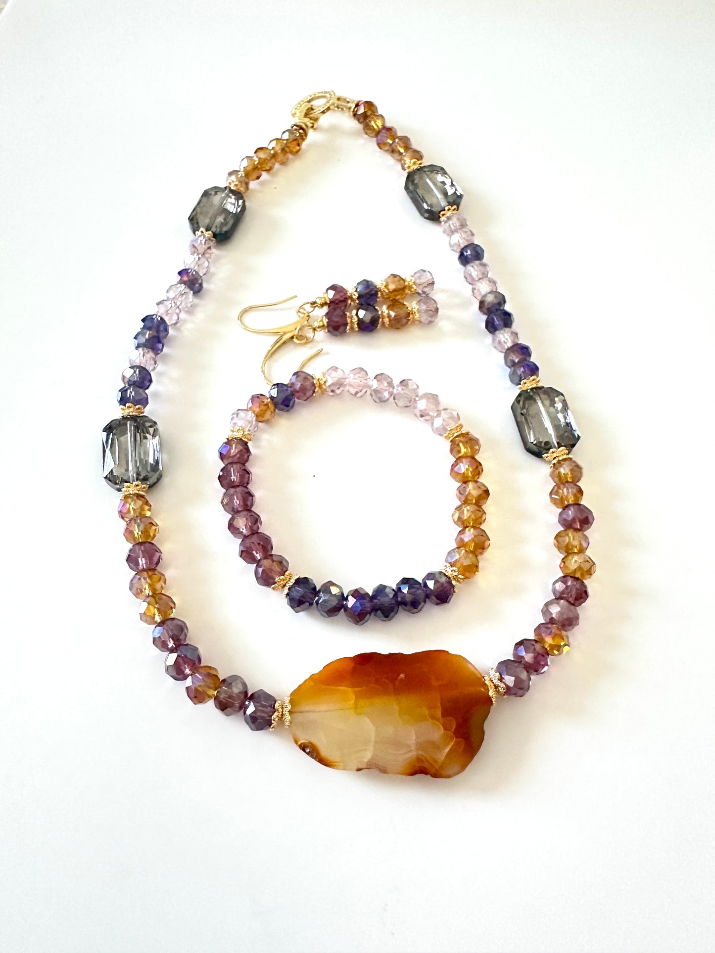 Golden Twilight Jewelry Set – 18k Gold-Plated Necklace, Bracelet & Earrings with Agate and Crystal Beads (3-Piece Set)