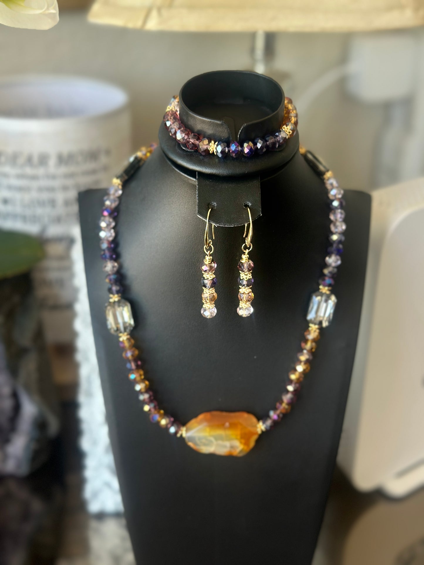 Golden Twilight Jewelry Set – 18k Gold-Plated Necklace, Bracelet & Earrings with Agate and Crystal Beads (3-Piece Set)