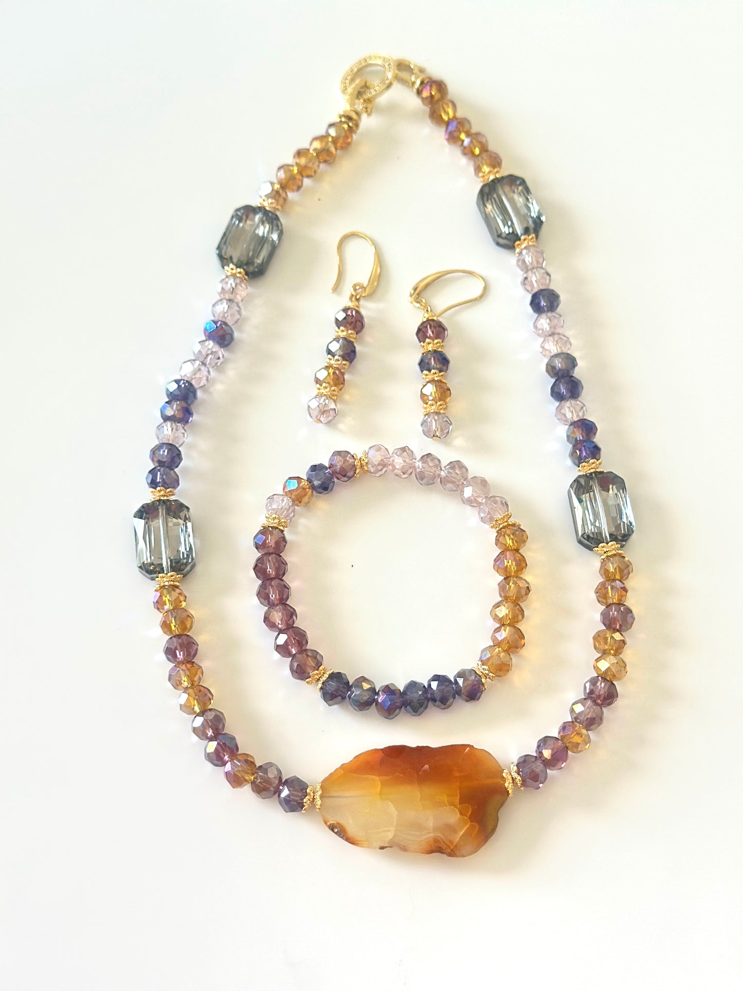 Golden Twilight Jewelry Set – 18k Gold-Plated Necklace, Bracelet & Earrings with Agate and Crystal Beads (3-Piece Set)